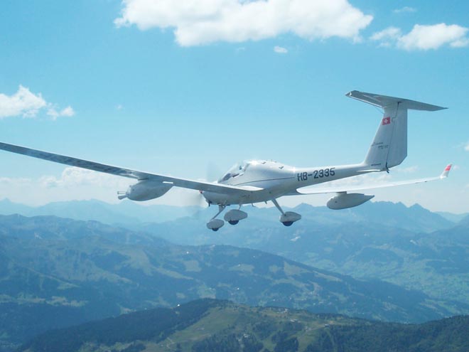 ECO-Dimona HB-2335, photo J.M. Hacker, August 2000